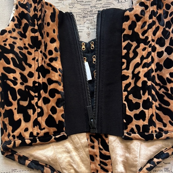 House Of CB ‘Jacqueline’ Leopard Print Devore Corset NWOT - Picture 15 of 16